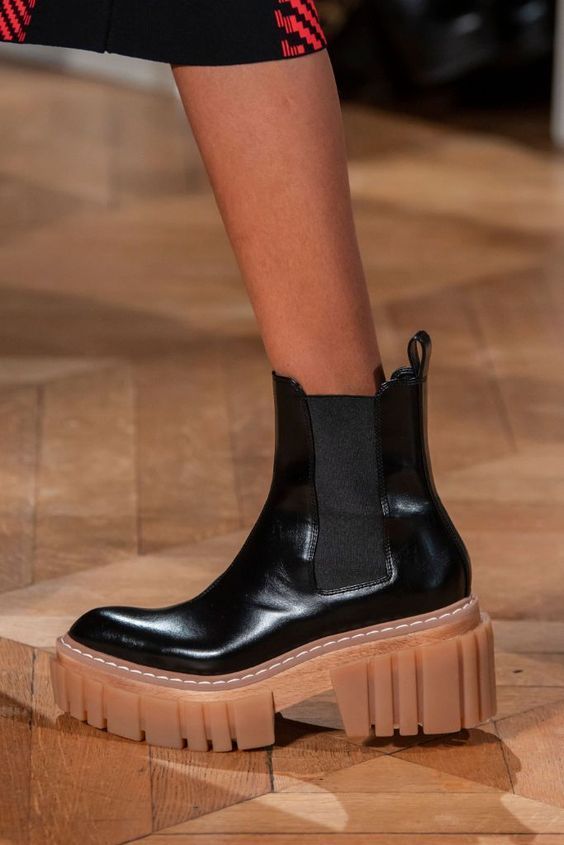 Η Ευαγγέλια Μουμούρη απο την Ηλέκτρα με τα super hot crocks μποτάκια του Χειμώνα που θα λατρέψεις