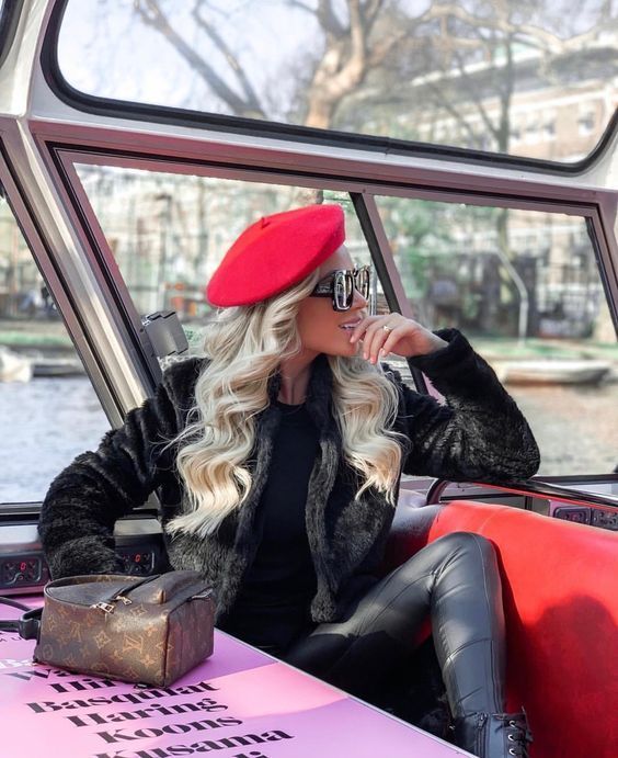 κόκκινος μπερές-σε-total black-ντύσιμο-ιδέες-