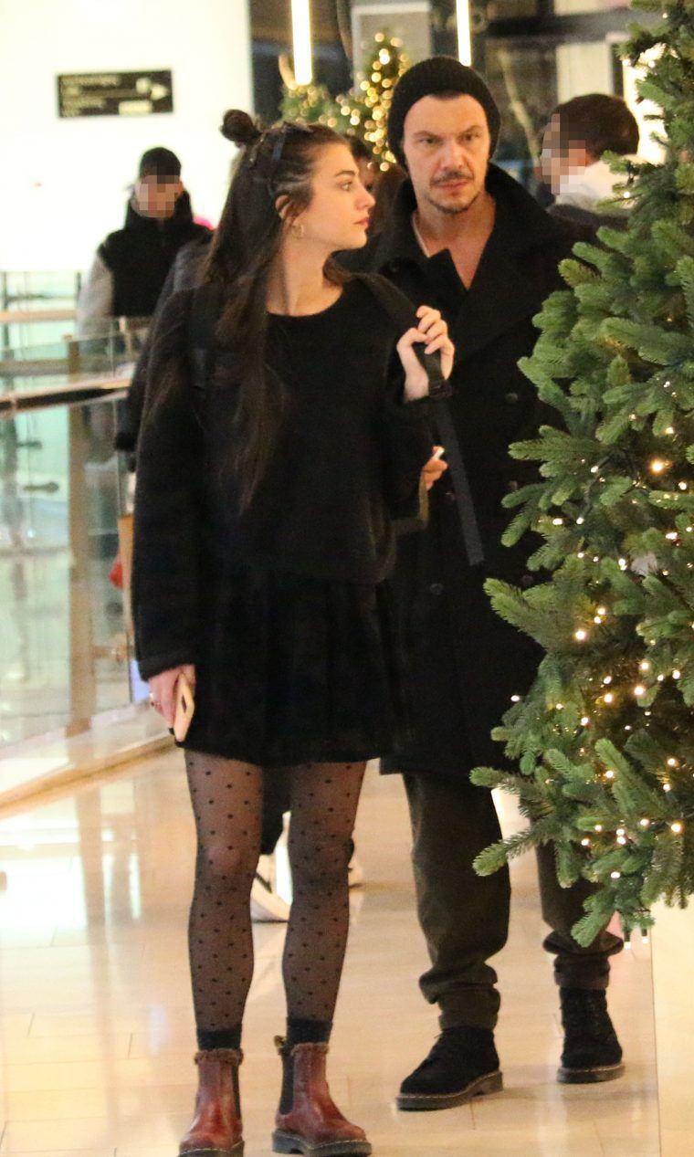 Είναι ερωτευμένοι και δεν το κρύβουν : Παπαζήσης και Παντούση στο Λονδίνο για τα γενέθλια του ηθοποιού – Εικόνες