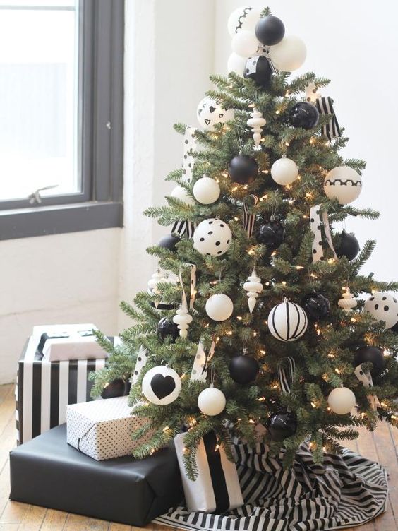 ιδέες-για-μοντέρνες-ποδιές-στο-χριστουγεννιάτικο δέντρο-Χριστούγεννα 2023-