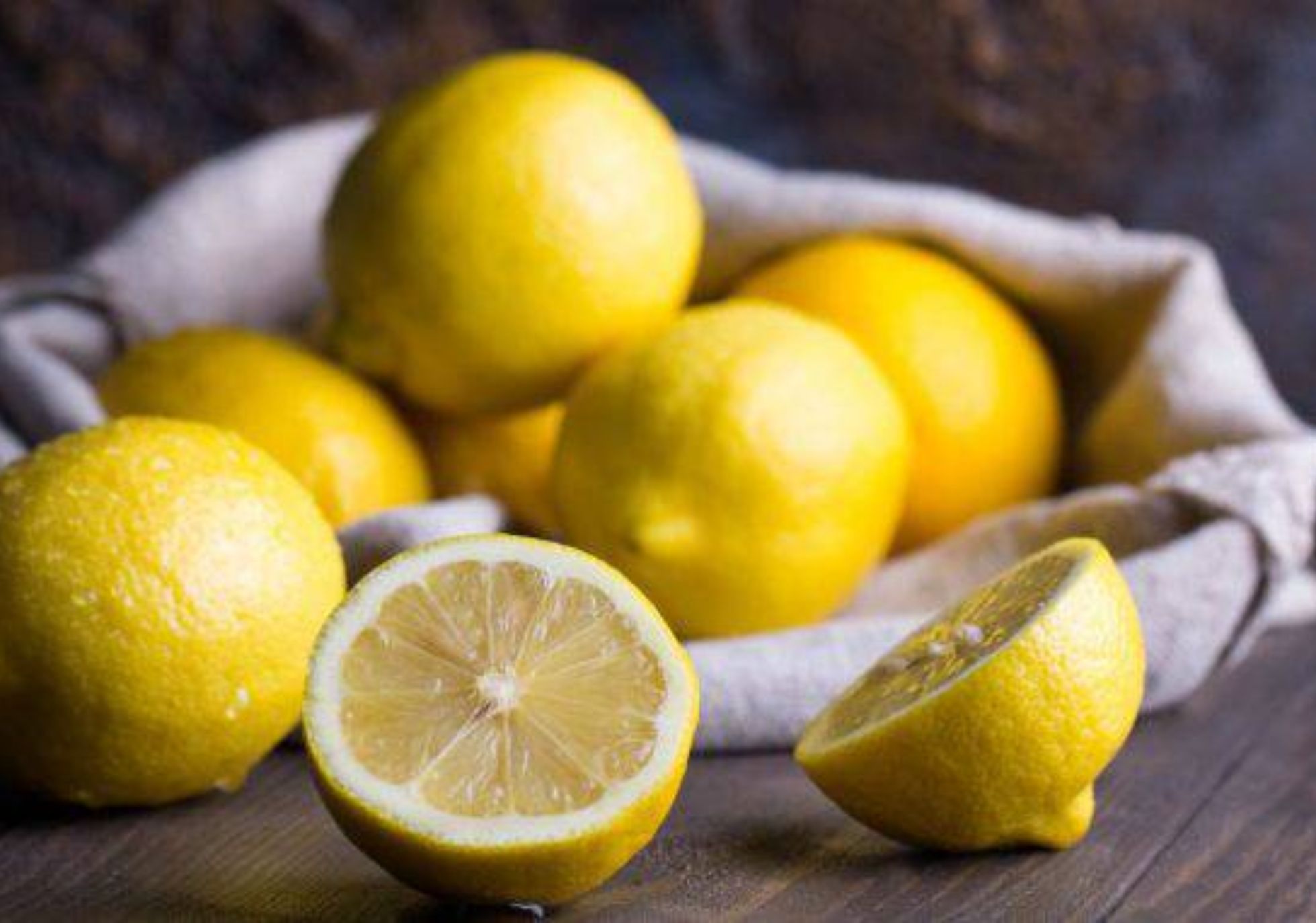 Στίγματα άλατα και θαμπάδα στα ποτήρια και τα πιάτα μετά το πλυντήριο πιάτων: Το φυσικό λαμπρυντικό που θα τα κάνει να αστράφτουν – Πλήρης Οδηγός