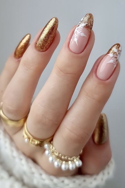 15 ιδέες για γκλάμουρ Χριστουγεννιάτικα νύχια σε χρυσό 15 ιδέες για γκλάμουρ Χριστουγεννιάτικα νύχια σε χρυσό