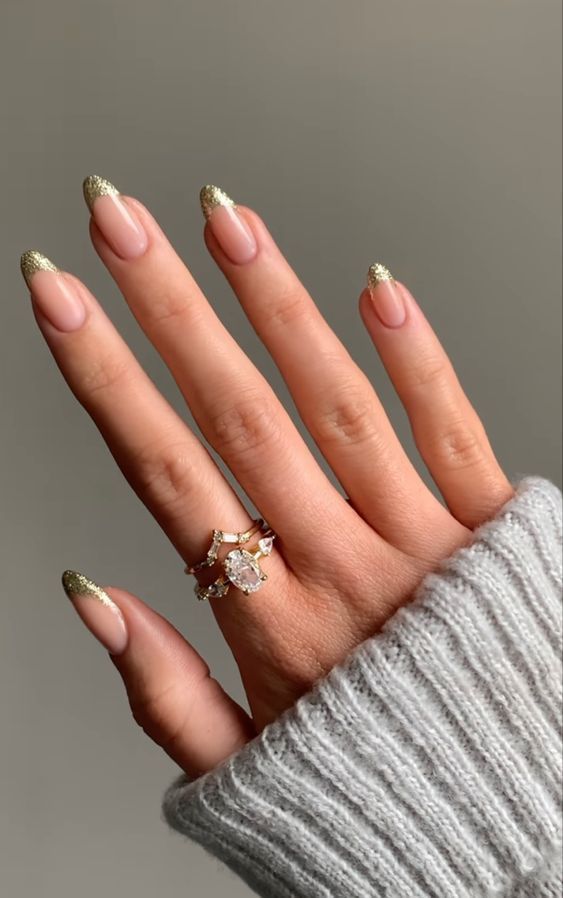 ιδέες-για-χριστουγεννιάτικα νύχια-σε-χρυσό-Χριστούγεννα 2023- ιδέες-για-χριστουγεννιάτικα νύχια-σε-χρυσό-Χριστούγεννα 2023-