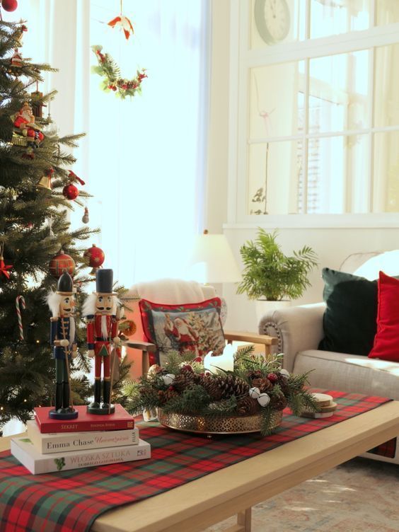 ιδέες-για-χριστουγεννιάτικη διακόσμηση-στη-τραπεζαρία-και-το-τραπεζάκι-του-σαλονιού-Χριστούγεννα 2023-