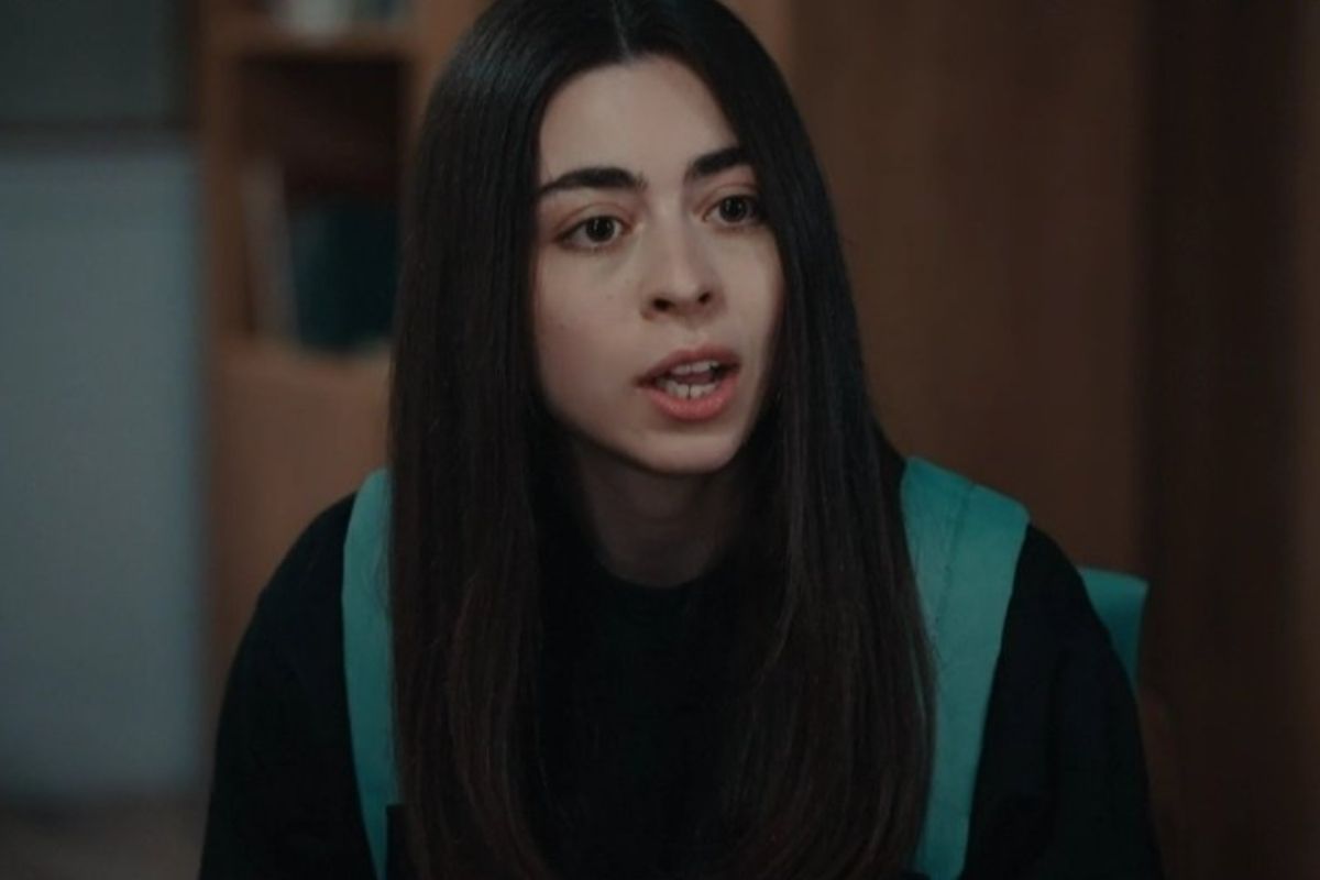 Η Γη της Ελιάς-Θοδώρα- Η Γη της Ελιάς-Θοδώρα-