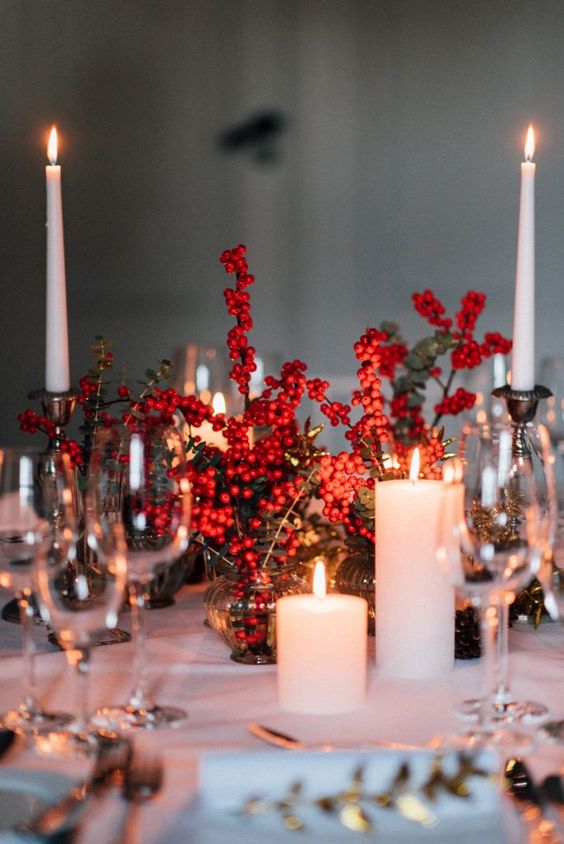 χριστουγεννιάτικα κεριά-με-γκι-στο-γιορτινό τραπέζι-ιδέες-
