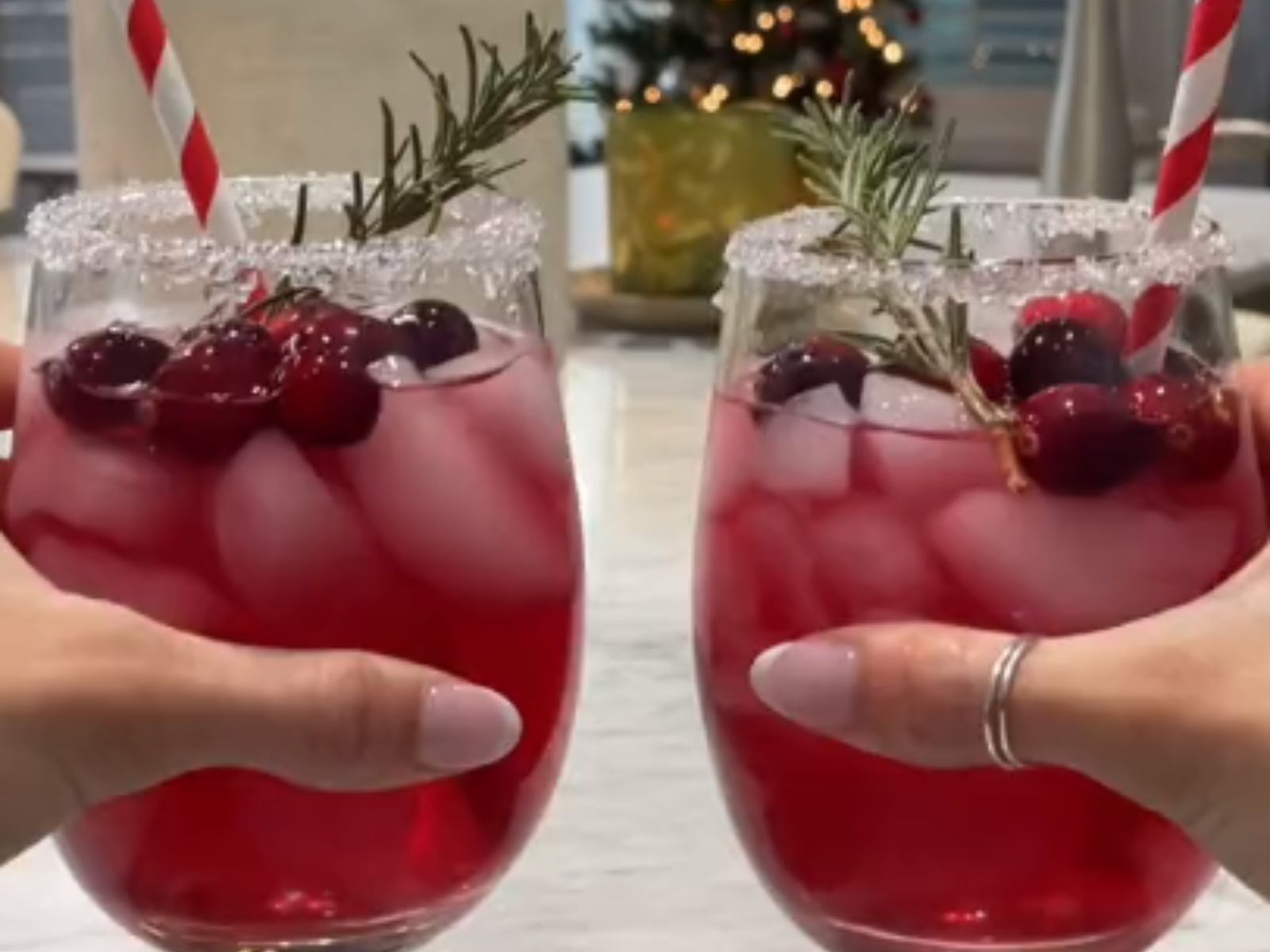 χριστουγεννιάτικο-κοκτέιλ-με-τεκίλα-και-κράνμπερις-συνταγή-