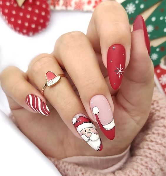 νύχια-για-τον-Δεκέμβριο 2023-με-χριστουγεννιάτικα σχέδια-ιδέες-