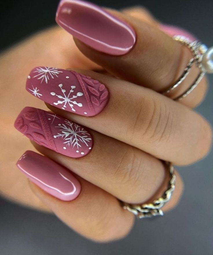 ροζ-νύχια-με-χριστουγεννιάτικα σχέδια-ιδέες-