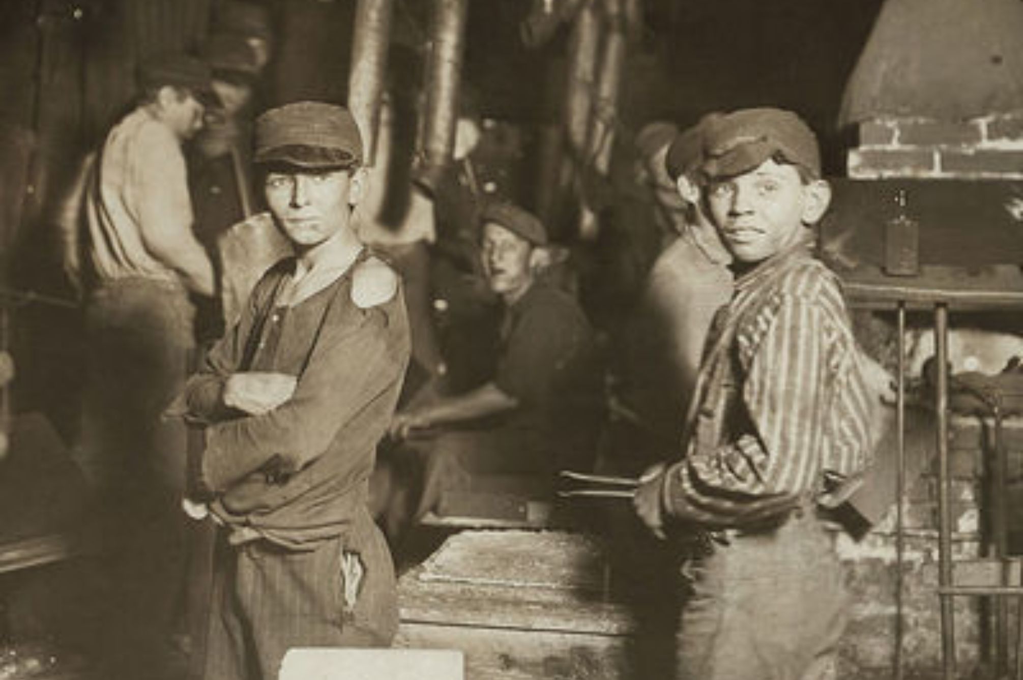 Τα παιδιά της καμινάδας: Η αληθινή ιστορία φρίκης των παιδιών που άφηναν νηστικά για να χωρούν στους στενούς σωλήνες και χιλιάδες από αυτά έπαθαν ασφυξία και πέθαναν μέσα στα βρόμικα λαγούμια