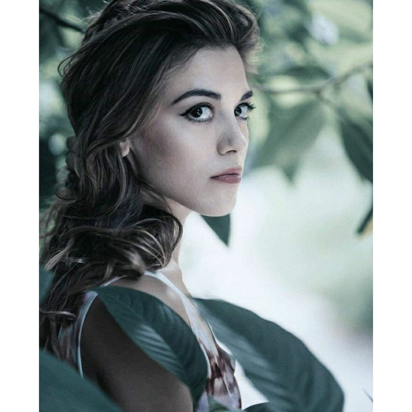 Μετά τη φωτιά : Η Μαρία Νεφέλη Δούκα φοράει το αξεσουάρ που πρέπει να αγοράσεις τα φετινά Χριστούγεννα