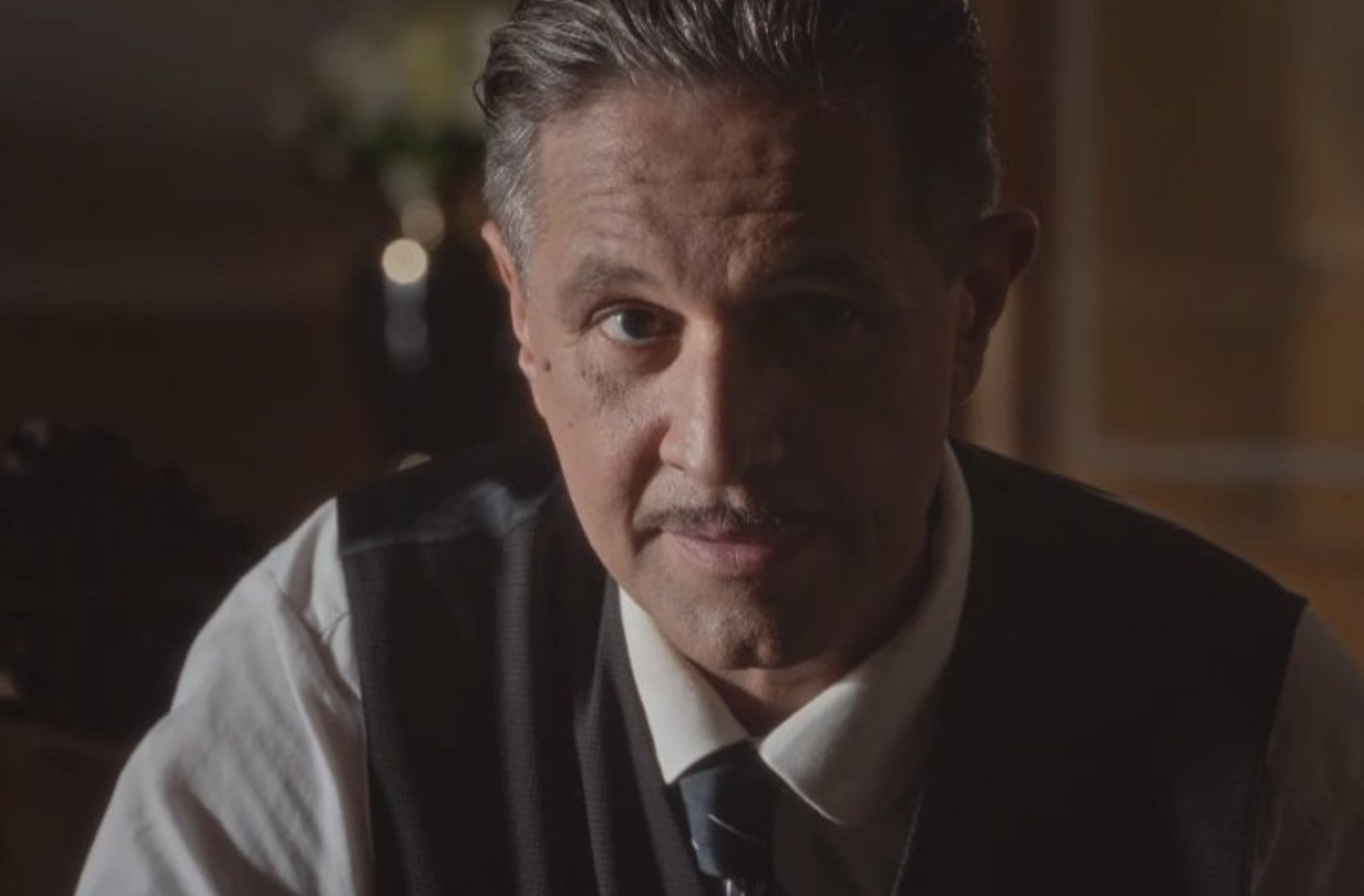 Οι Πανθέοι: Αδυνατεί να αντιμετωπίσει αυτό που γίνεται και καταρρέει