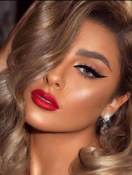 Αυτό είναι το κραγιόν της σεζόν και το φοράει η Δανάη Παππά του Σασμού