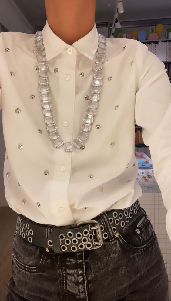 Ηλέκτρα : Η Δανάη Λουκάκη φόρεσε το must have πουκάμισο των Χριστουγέννων