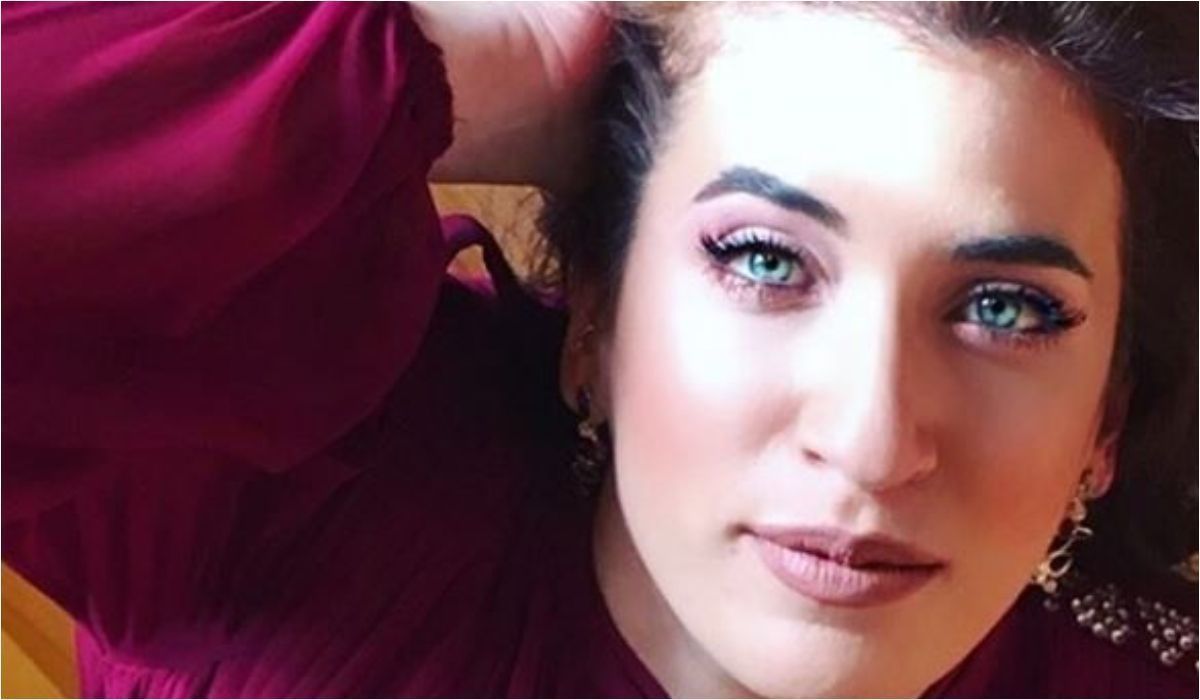 Ηλέκτρα : Η Δανάη Λουκάκη φόρεσε το must  have πουκάμισο των Χριστουγέννων