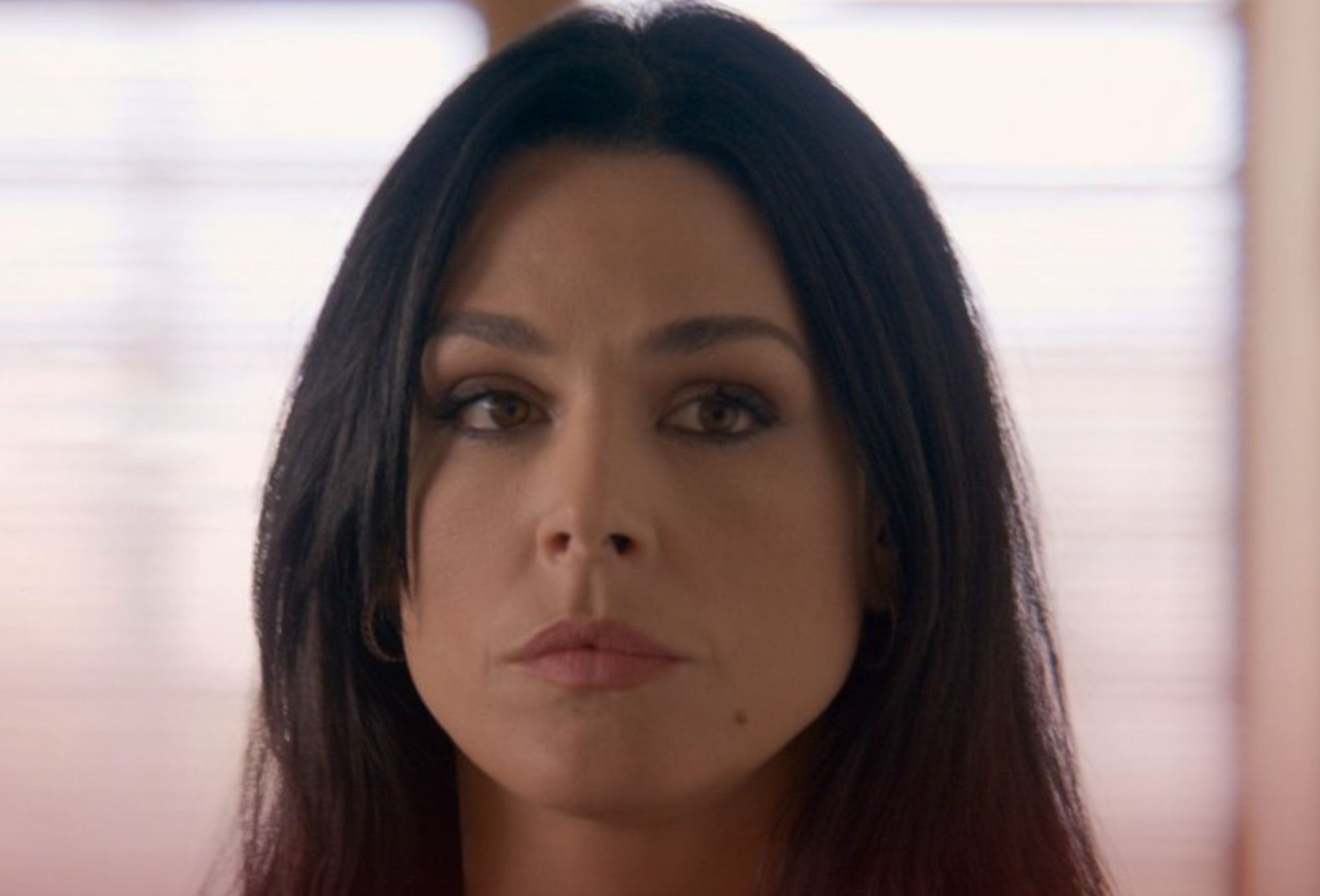 Παγιδευμένοι:To μυστικό που αν βγει στην επιφάνεια θα τους καταστρέψει όλους.