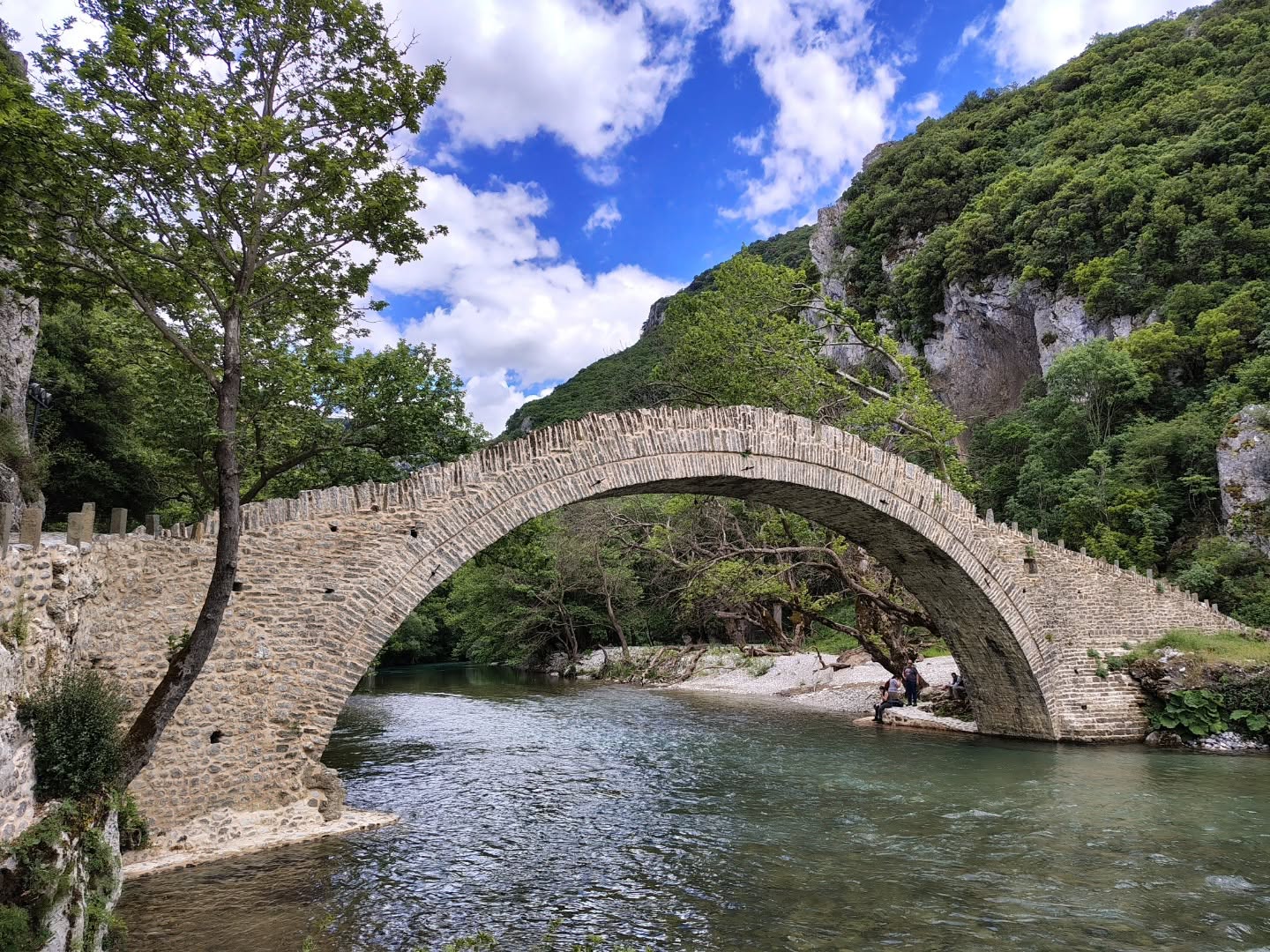 Αρίστη Ιωαννίνων: Το γραφικό χωριό στα Ζαγοροχώρια για τις Χριστουγεννιάτικες διακοπές όλης της οικογένειας