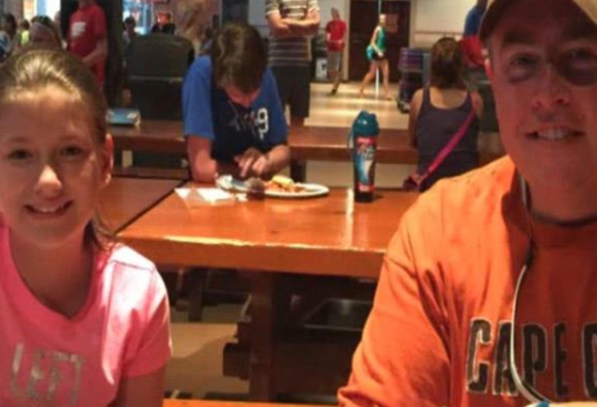 Raven Whitaker-Smith: Η ζωή ενός υιοθετημένου κοριτσιού που μοιάζει βγαλμένη από Χριστουγεννιάτικο παραμύθι