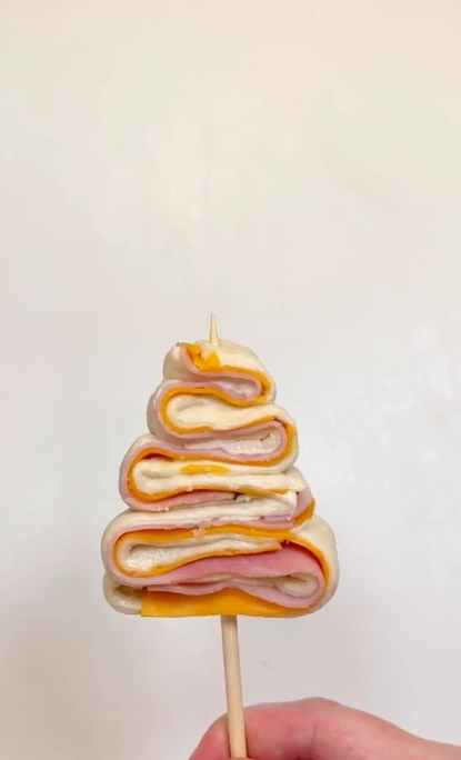 πιτσάκια-σε-σχήμα-χριστουγεννιάτικο δέντρο-συνταγή- πιτσάκια-σε-σχήμα-χριστουγεννιάτικο δέντρο-συνταγή-