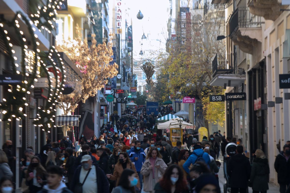 Εορταστικό ωράριο Χριστουγέννων 2023: Ποιες μέρες και ώρες θα είναι κλειστά τα μαγαζιά