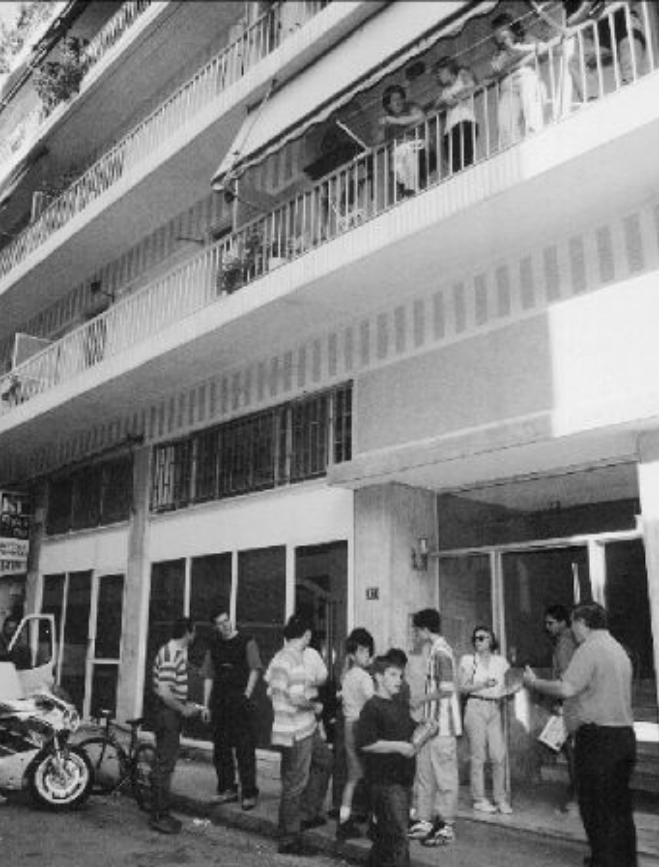 Παγκράτι 1997: Κρατούσαν το άψυχο σώμα του παιδιού τους για μέρες μέσα στο διαμέρισμα έκλειναν τα μάτια στην αλήθεια- Το διαμέρισμα ήταν βυθισμένο στην απόλυτη σιωπή