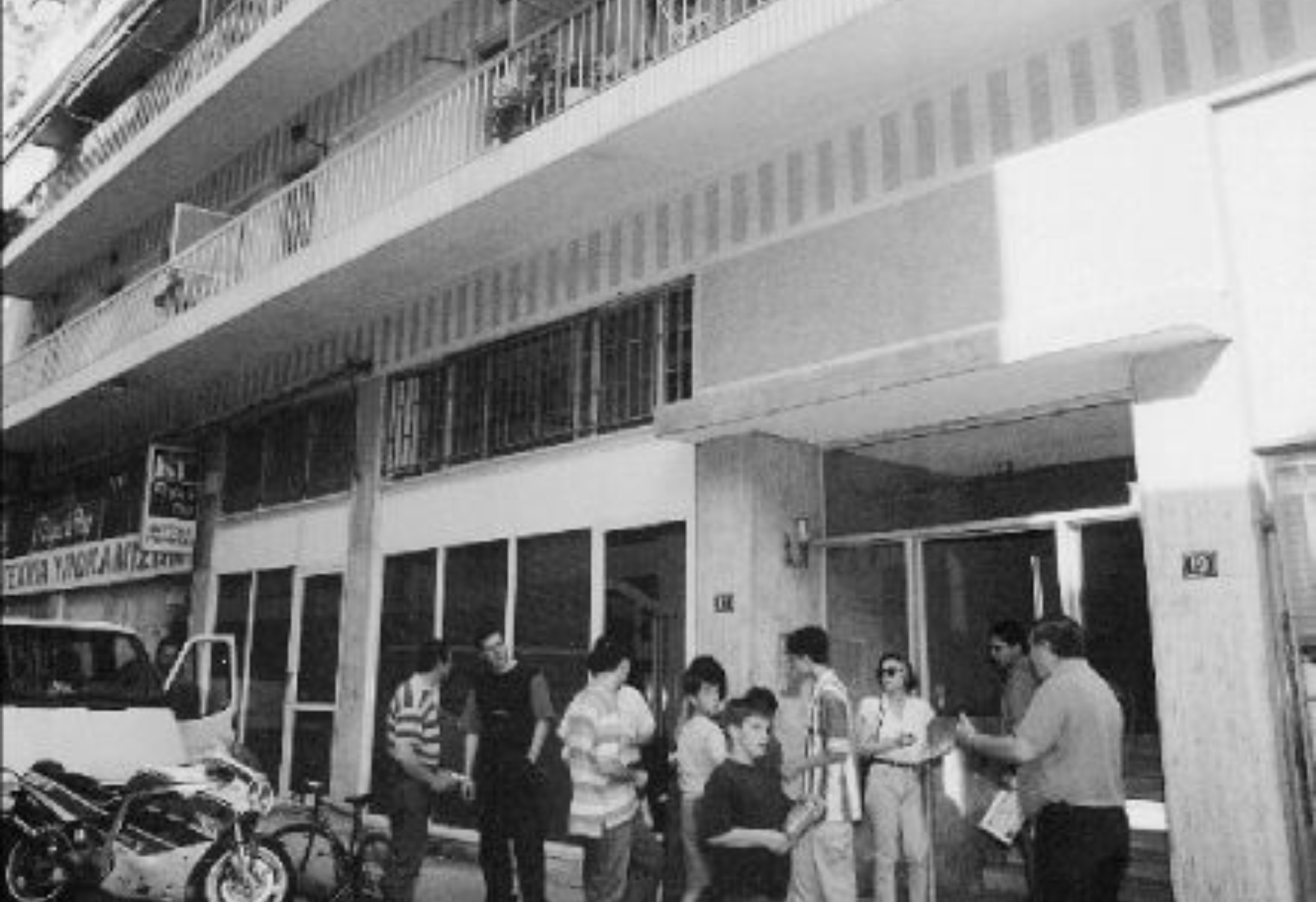 Παγκράτι 1997: Κρατούσαν το άψυχο σώμα του παιδιού τους για μέρες μέσα στο διαμέρισμα έκλειναν τα μάτια στην αλήθεια- Το διαμέρισμα ήταν βυθισμένο στην απόλυτη σιωπή