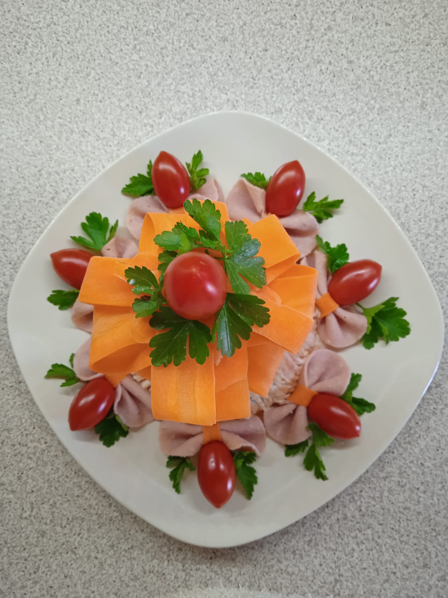 πατατοσαλάτα-για-τα-Χριστούγεννα-συνταγή- πατατοσαλάτα-για-τα-Χριστούγεννα-συνταγή-