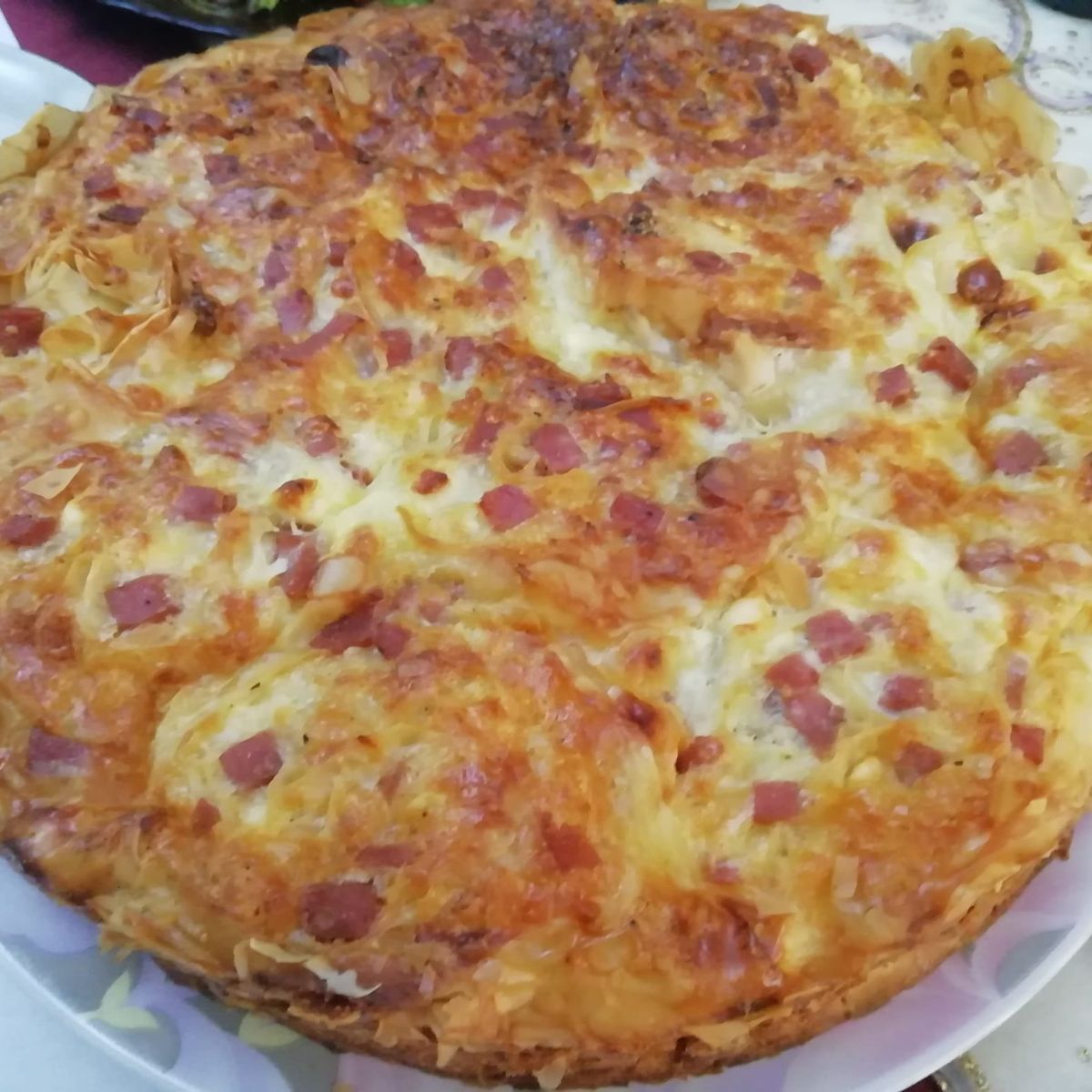 Γιορτινή ζαμπονοτυρόπιτα με φύλλο κρούστας