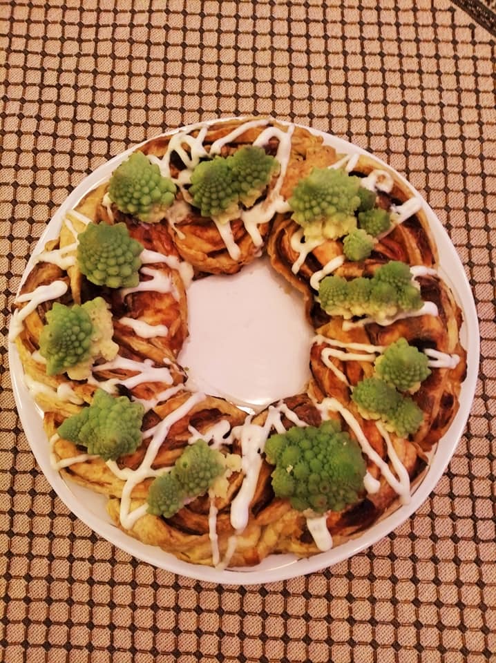 ζαμπονοτυρόπιτα-με-μπεσαμέλ-για-τα-Χριστούγεννα-συνταγή-