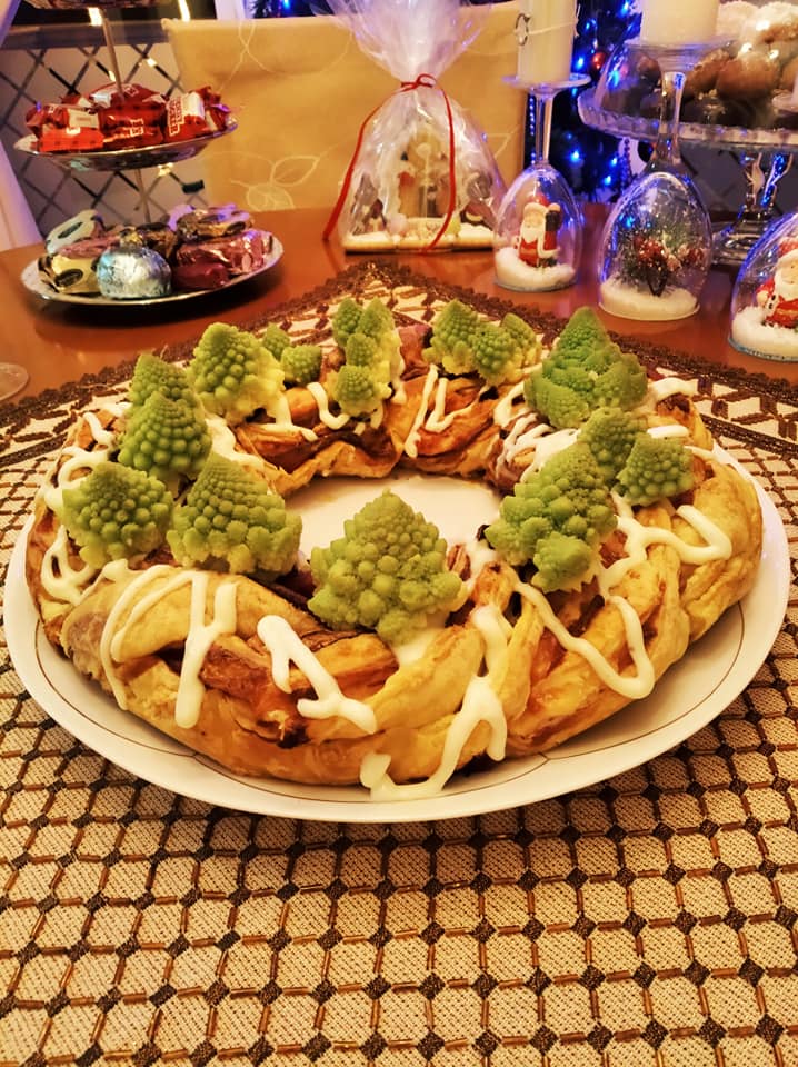 ζαμπονοτυρόπιτα-με-μπεσαμέλ-για-τα-Χριστούγεννα-συνταγή-