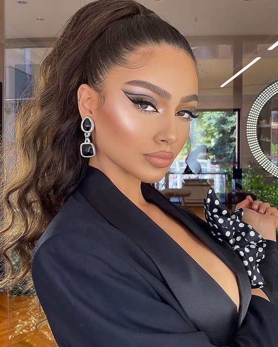 ψηλή-αλογοουρά-με-μπούκλες-ιδέες-