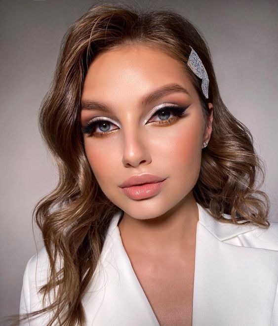 ιδέες-για-επίσημα χτενίσματα-σε-μακριά-κοντά-και-μεσαία-μαλλιά-Χριστούγεννα 2023-Χριστουγεννιάτικο ρεβεγιόν 2023-