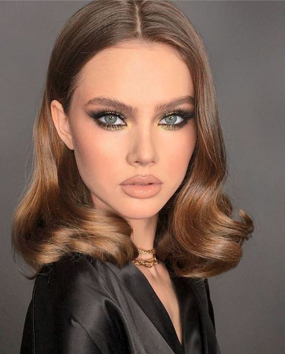 ιδέες-για-επίσημα χτενίσματα-σε-μακριά-κοντά-και-μεσαία-μαλλιά-Χριστούγεννα 2023-Χριστουγεννιάτικο ρεβεγιόν 2023-