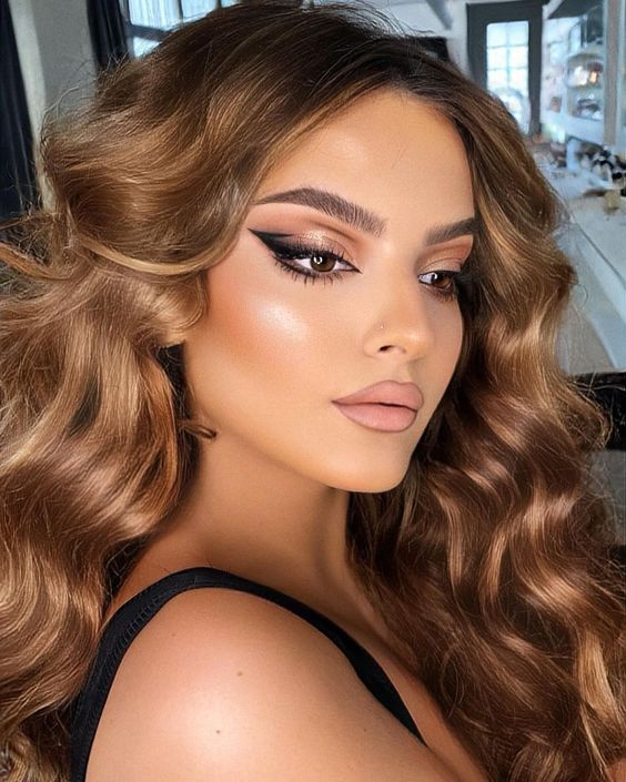 ιδέες-για-επίσημα χτενίσματα-σε-μακριά-κοντά-και-μεσαία-μαλλιά-Χριστούγεννα 2023-Χριστουγεννιάτικο ρεβεγιόν 2023-