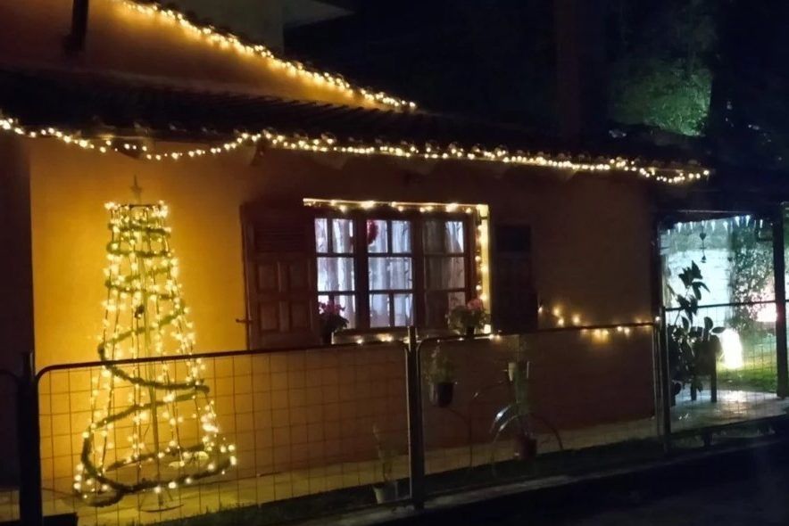 Εύβοια: Στολίστηκε σπίτι με 6.000 λαμπάκια