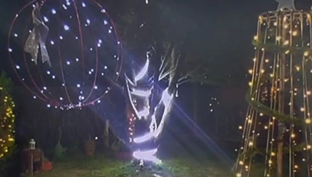 Εύβοια: Στολίστηκε σπίτι με 6.000 λαμπάκια