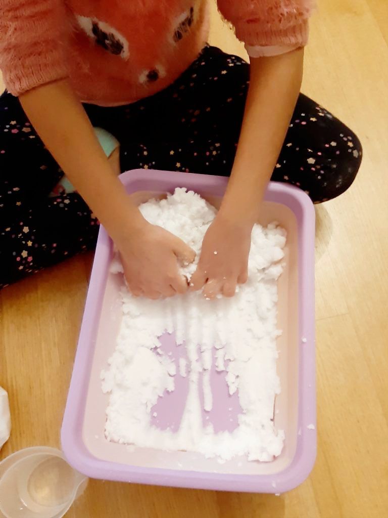 ψεύτικο-χιόνι-με-2-υλικά-για-παιδικές κατασκευές-και-χριστουγεννιάτικα παιχνίδια- ψεύτικο-χιόνι-με-2-υλικά-για-παιδικές κατασκευές-και-χριστουγεννιάτικα παιχνίδια-