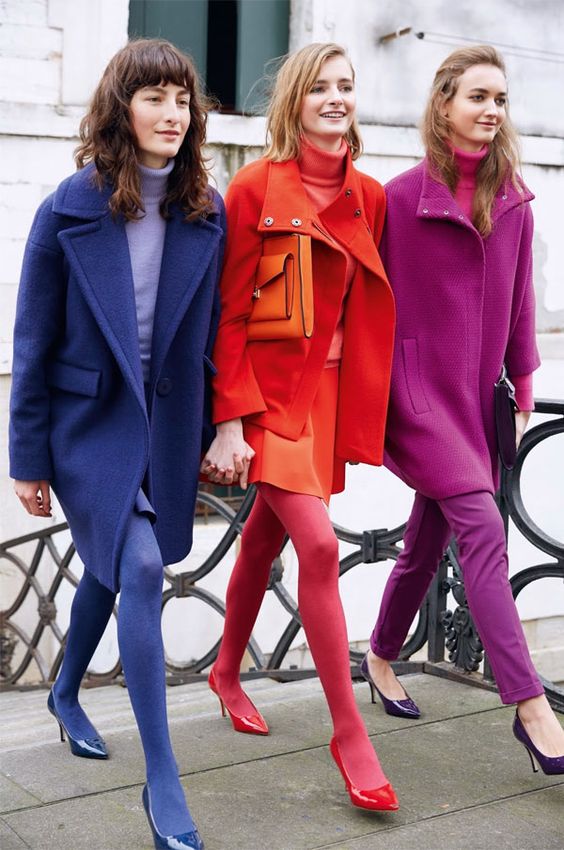 Χειμώνας 2024: 17 ιδέες για χειμωνιάτικο ντύσιμο με χρωματιστές γόβες
