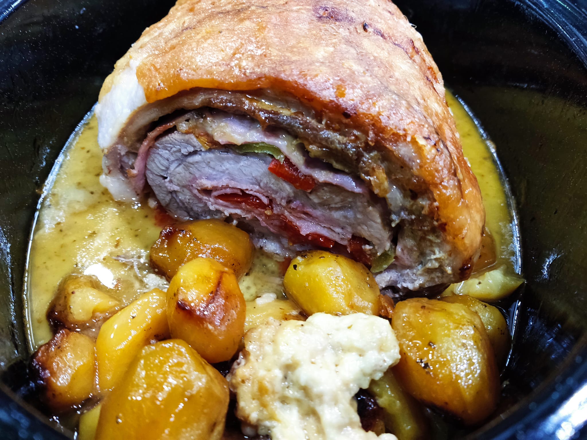 χοιρινό-ρολό-γεμιστό-από-πανσέτα-συνταγή-