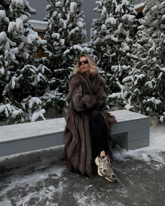 Χριστούγεννα 2023: Ιδέες για γούνινα παλτό