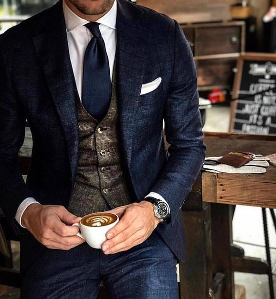 Η Μάγισσα : Ο Κανέλος φοράει το κουστούμι που θα σε βγάλει ασπροπρόσωπο στο Ρεβεγιόν