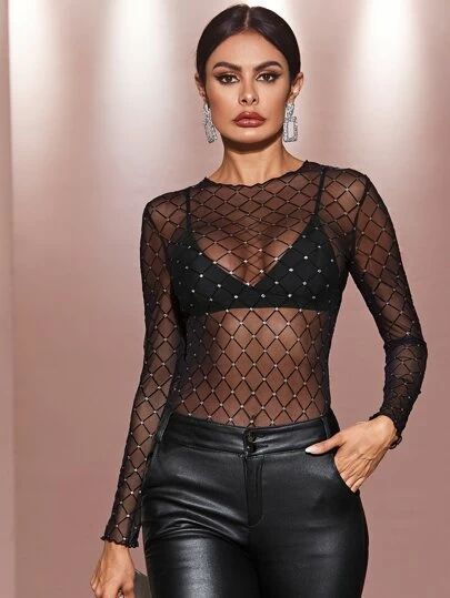 H Aργυρώ Βρουλάκη ποζάρει με Top glamorous στιλ και είναι έτοιμη για τις γιορτές των Χριστουγέννων