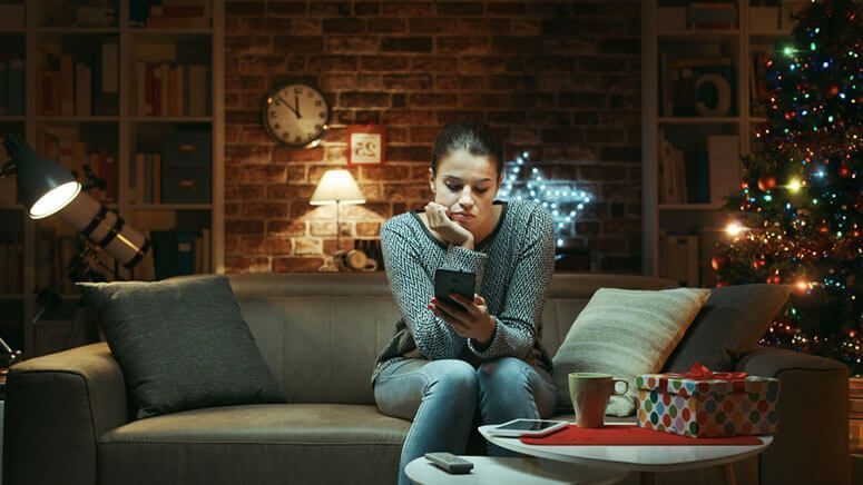 ο-άντρας-μου-θα-δουλεύει-και-Παραμονή Χριστουγέννων-και-βαρέθηκα-να-κάνω-γιορτές-μόνη μου-