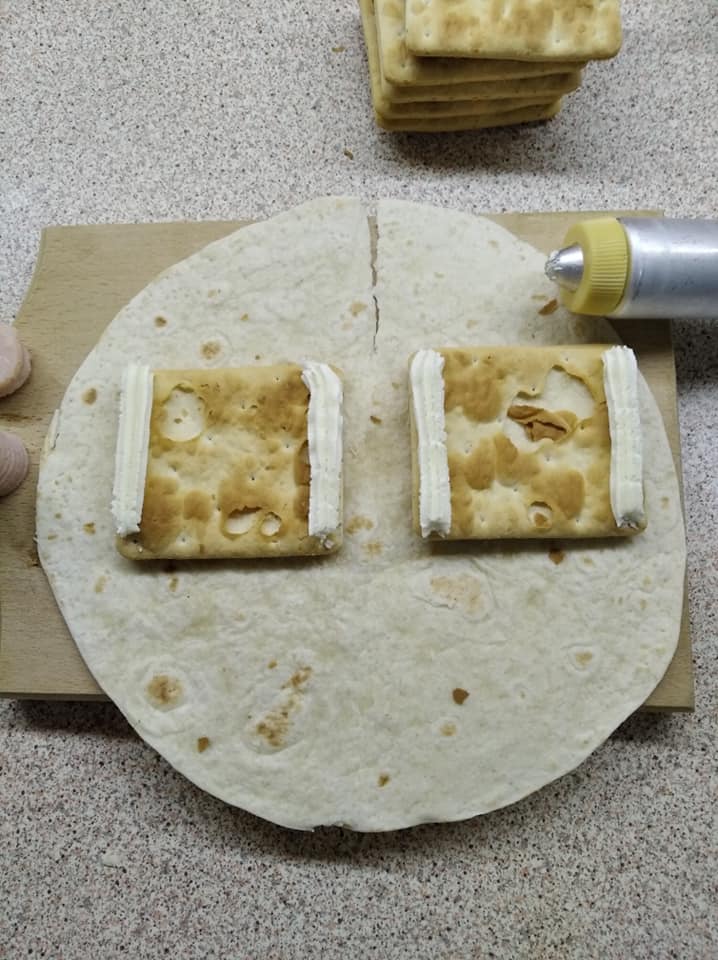 αλμυρό-χριστουγεννιάτικο-μπισκοτόσπιτο-συνταγή-