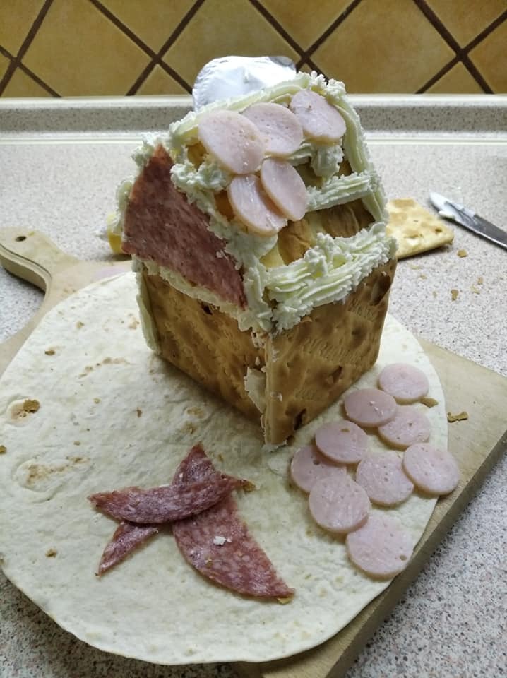 αλμυρό-χριστουγεννιάτικο-μπισκοτόσπιτο-συνταγή-