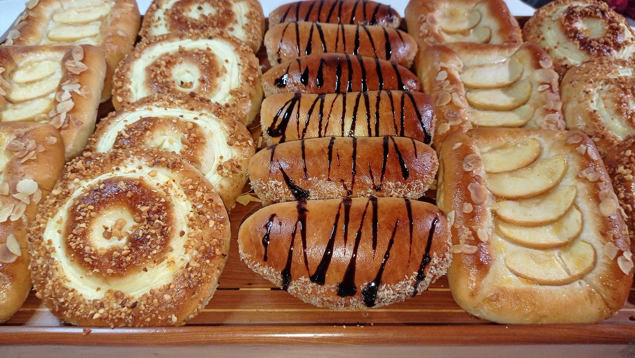 αφράτα-ψωμάκια-με-κρέμα-συνταγή-