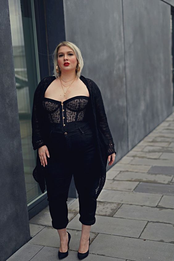 ιδέες-για-plus size-χριστουγεννιάτικο-ντύσιμο-Χριστούγεννα 2023-