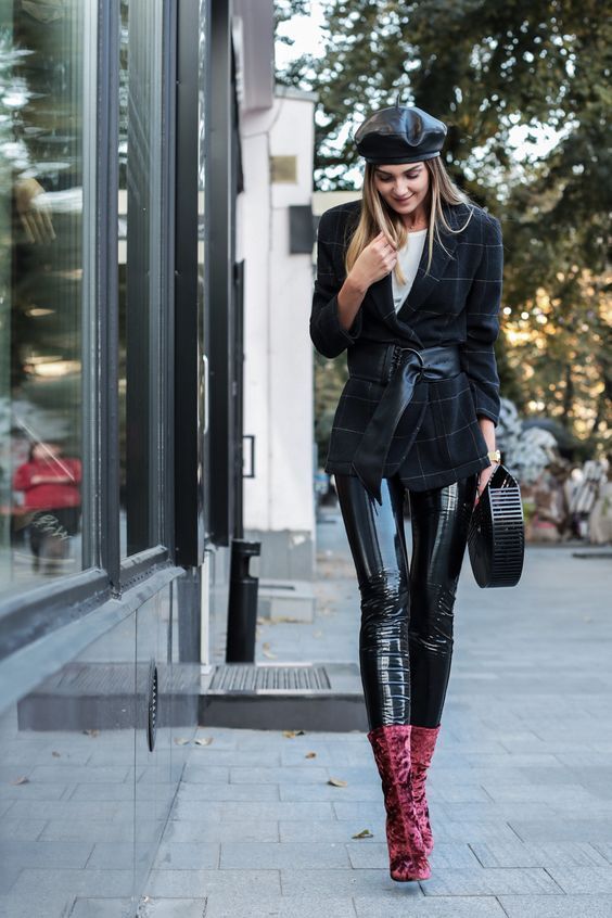 vinyl-μαύρο-κολάν-με-σακάκι-και-μποτάκια-ιδέες-