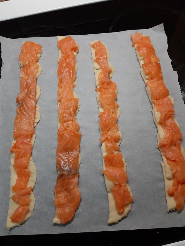 πίτα-σε-σχήμα-τριαντάφυλλο-με-σολομό-συνταγή-