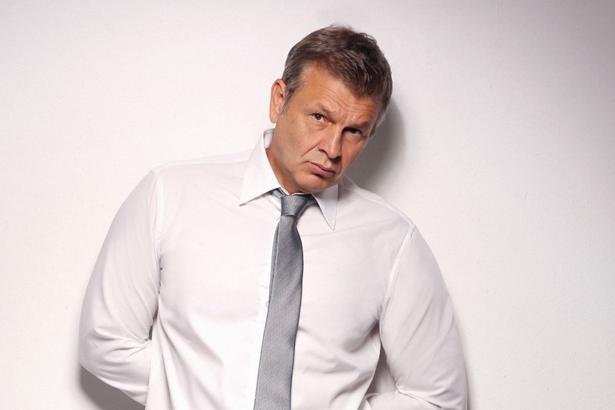 Η Γη της Ελιάς: O Ισίδωρος γνωρίζει στην Αθηνά τον Τζον και γεννιέται 1 μεγάλος έρωτας